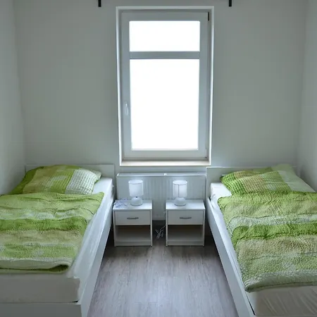 Roomsearch24 - Voll Moeblierte 아파트 슈코이디츠